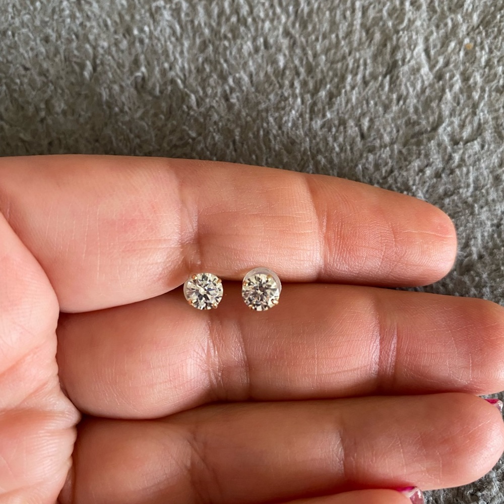 NEW* 14k white gold Diamond solitaire earrings